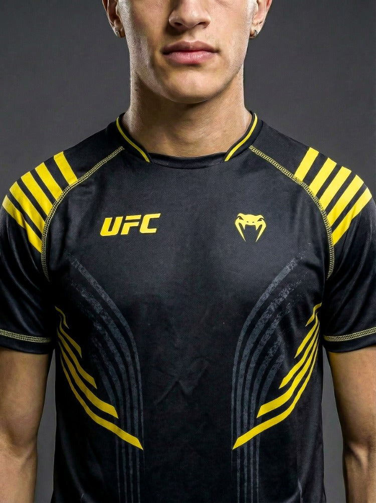 UFC Venum Adrenaline Dövüş Forması – Siyah/Altın Walkout Jersey | Erkek
